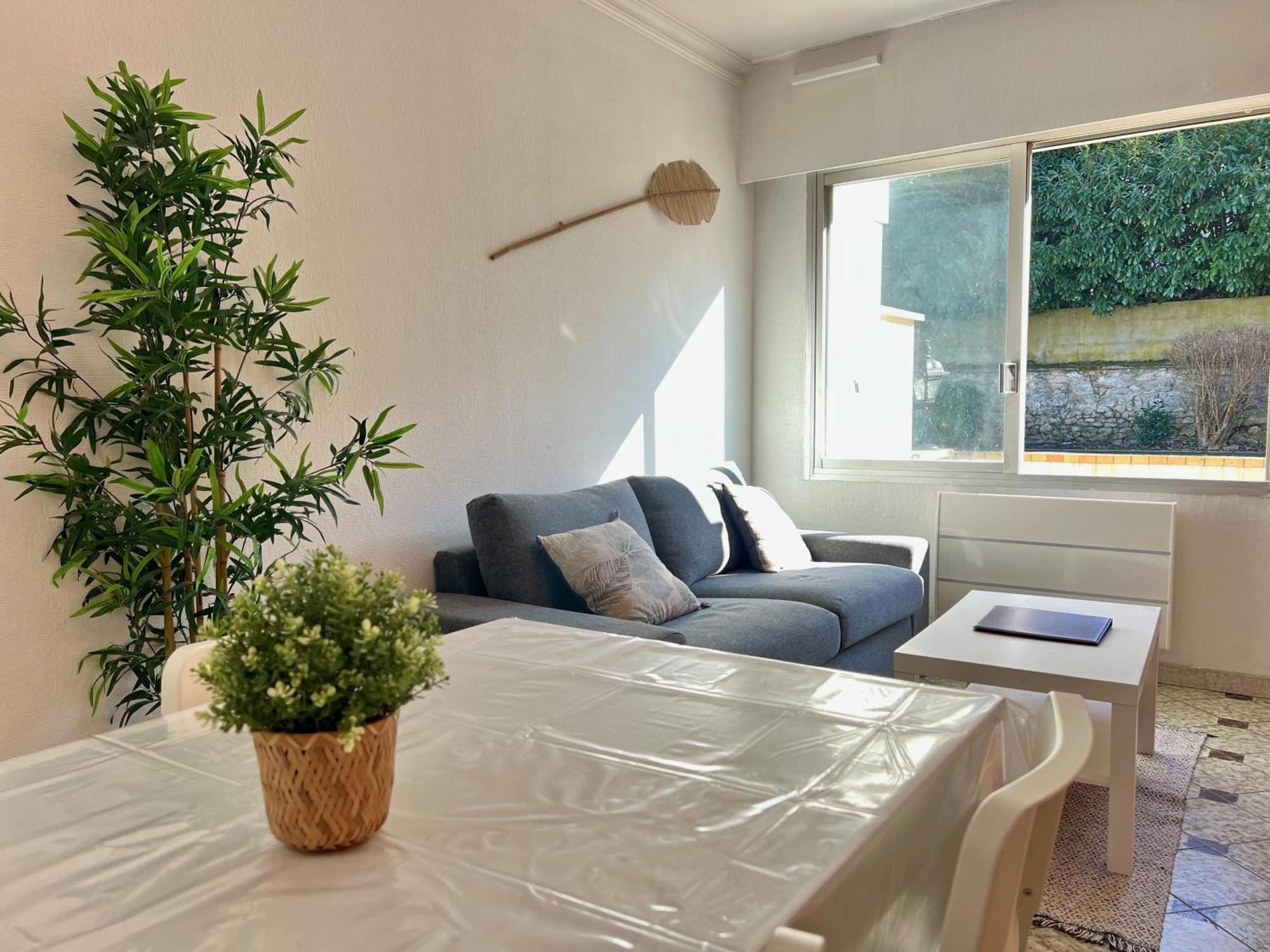 Appart'Hotel Nuiteejour Versailles Saint Cyr L'Ecole Exterior photo