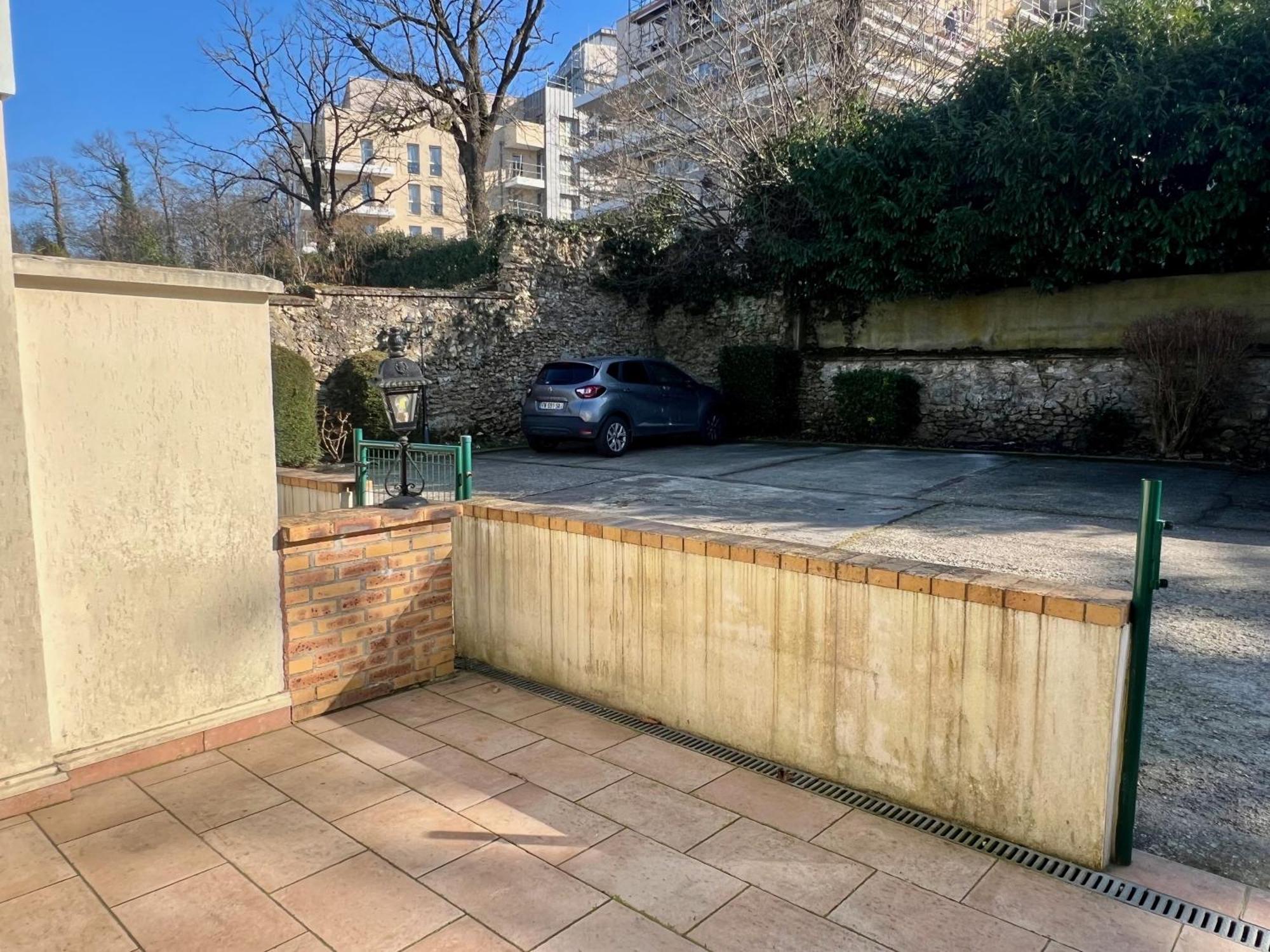 Appart'Hotel Nuiteejour Versailles Saint Cyr L'Ecole Exterior photo